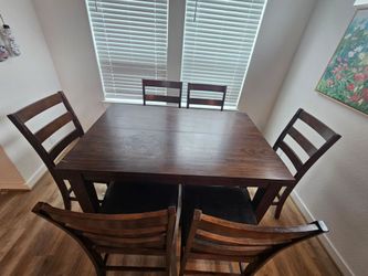 Two tone expandable dining table with 6 leather and wood chairs