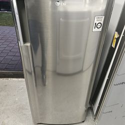 Lg Mini Fridges Refrigerator platinum silver Model LRONC0605V