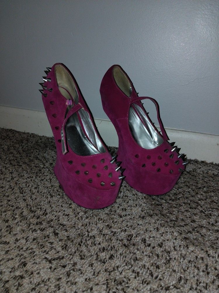 Bumper Women Shoes Sz 9 Heel Less Curved Wedge Mauve Suede Spiked Heel
Bumper