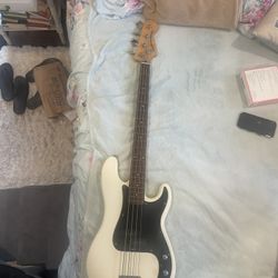 Squier Affinity Series Precision Bass PJ Maple Fingerboard Olympic White