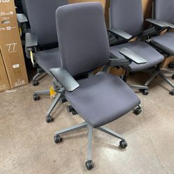 Steelcase Gesture Ergonomic Executive Office Chair with Adjustable Lumbar (Platinum Metallic/Cambridge Blue Elmo Soft Leather) Excellent SKU5167