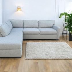 Living Spaces Sectional Couch 🛻Delivery Available🛻
