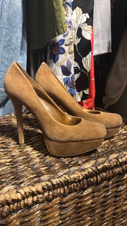Bakers Shoes Tan Suede Pumps