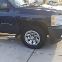 2011 Chevy Silverado Rims And Tires W/ Caps And Lugnuts