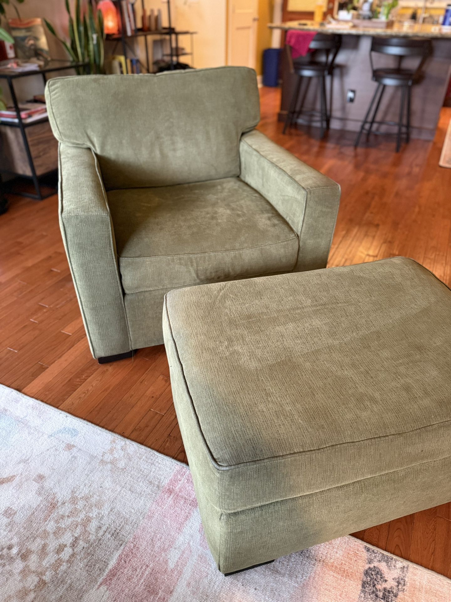 Deep Seated Lounge Chair w/ Ottoman