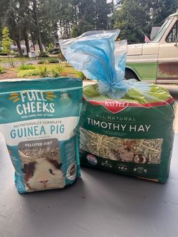 Tomothy hay and guinea pig pelleted food