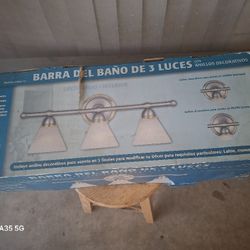3 LIGHTS BAR BATH. NEW!!!!!!