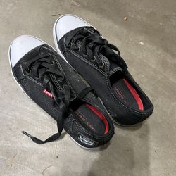 Free Boys Levi’s Canvas Shoes Size 4