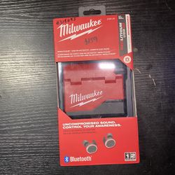 Milwaukee REDLITHIUM USB Bluetooth Jobsite Ear Buds