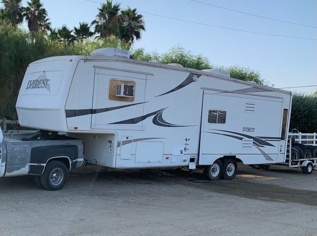 40' Everest 5th Wheel Trailer For Sale