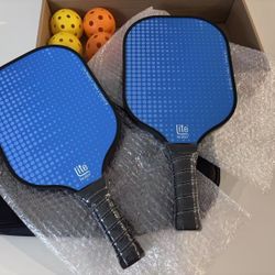 New Pickleball Paddle Set – 2 Fiberglass Paddles, 4 Balls & Bag