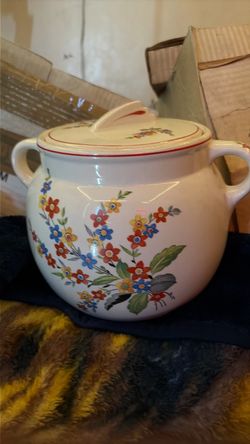 Crooksville China Company semi-porcelain lidded soup tureen