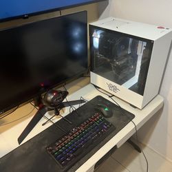 Computer Gaming Set Up 