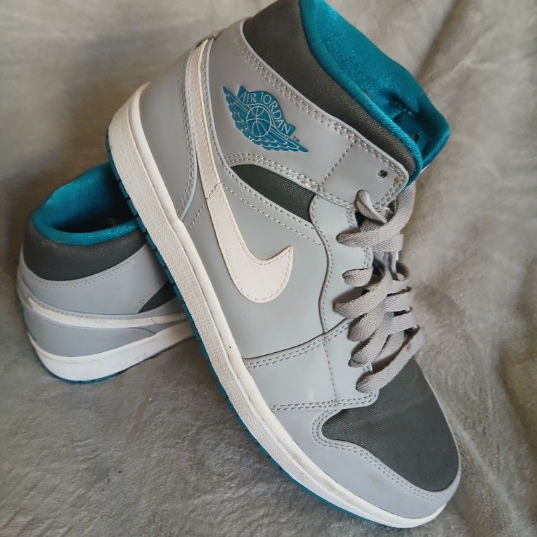 Nike Jordan 1 Mid Wolf