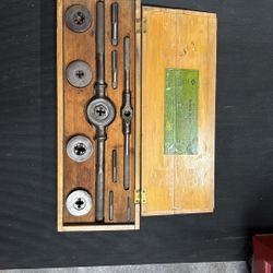 Vintage Mayhew Screw Plate Tap & Die Set Pipe Threader Model 421 Very Rare