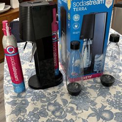 Soda Stream Terra  with 1 partially used soda stream cylinder and 1 full cylinder + 2 bottles for your sparking water.