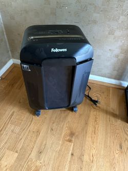 Paper Shredder (Fellowes Brand)