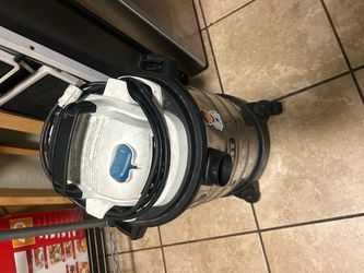 Hart 6 gallon Wet/Dry Shop Vacuum a