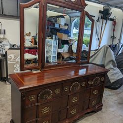 9-Drawer Dresser with 3-Panel Mirror