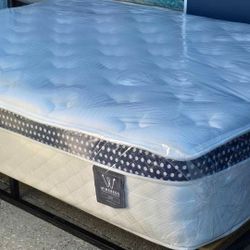WinkBed King Mattress – LIKE NEW – $400 (Riverview)
