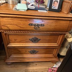 100 Percent Solid Oak King Size Bedroom Set Frame and Dressers Only