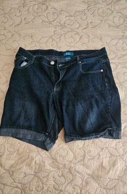 Women's Denim Bundle Size 16 – Jeans, Capri Jeans & Shorts