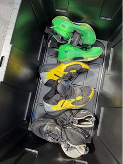 5 pairs of footwear