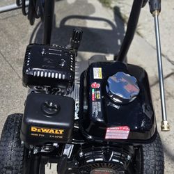 3600 Dewalt Power Washer Gas  Motor Honda 