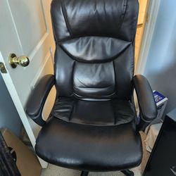 Realspace Fennington Bonded Leather High-Back Executive Chair.