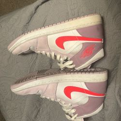 AIR JORDAN 1 MID RECEIVES "VALENTINE'S DAY" GLOW UP