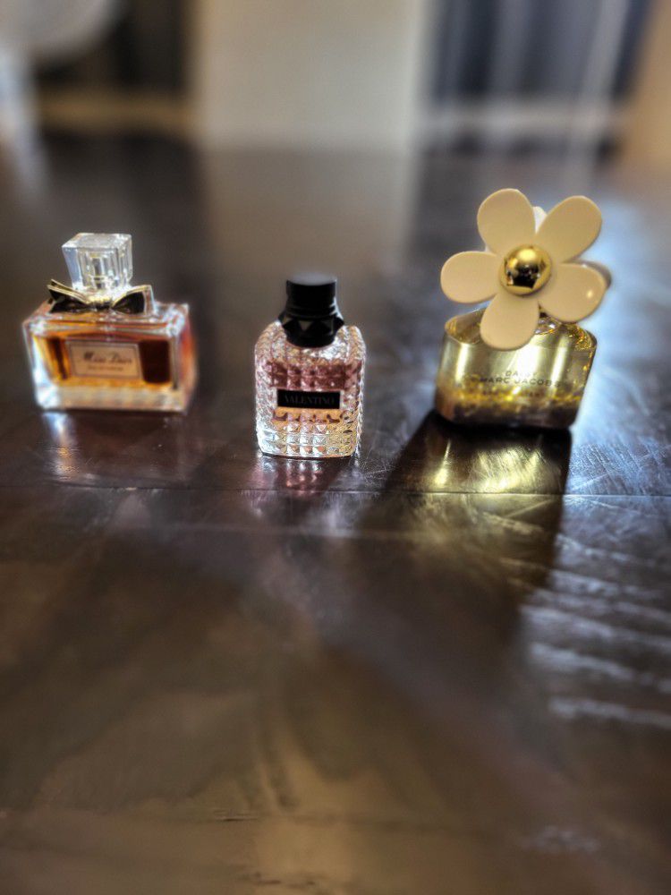  perfumes collections! Available for sale!
Prices Each $ All Authentic!
. 