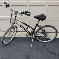 Schwinn Women's Sierra GS Bike + Helmet 
