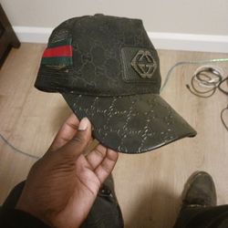 Gucci Snap back hat 