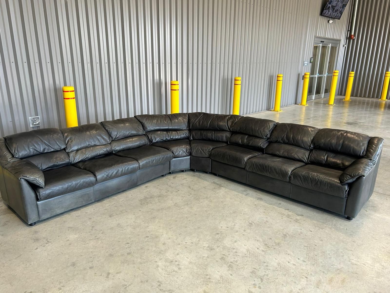 ( Free Delivery ) Large Black Leather Sectional Couch