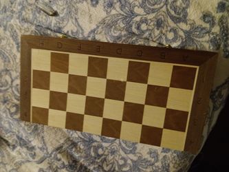 Chess board with magnetic pieces and timer