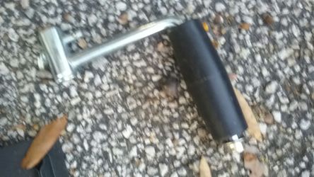 Handle for basketball hoop setup