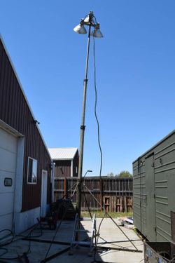 Retractable communications antenna/ military