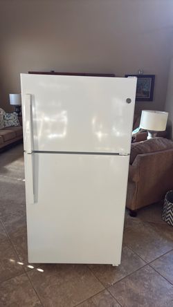 White GE refrigerator works great