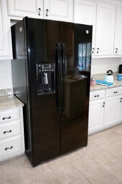Black Refrigerator works great
