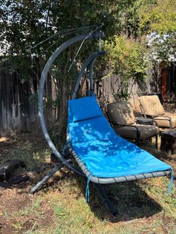 Floating lounge chair