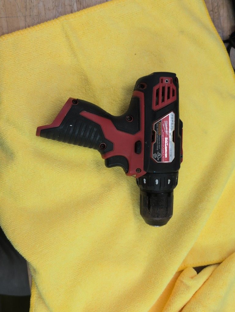 Milwaukee M12 3/8 Drill/driver NO BATTERY
