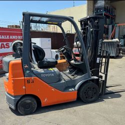 2017 forklift Toyota 5000 lb 