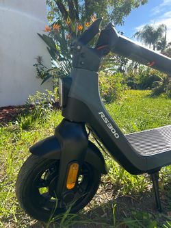 Electric Scooter 500W Top speed: about 19 mph Range: around 25 mile ·  Motor power: around 500W ·  Battery: 36V lithium battery ·  Top sp