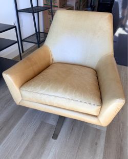 West Elm Austin Leather Swivel Chair – Tan/Camel – 360° Base