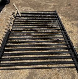 Metal fence panel