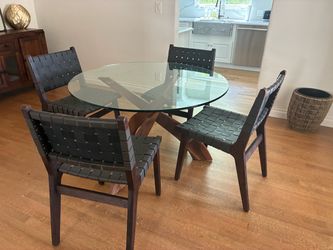 Dining table set. Pick up is in Santa Monica.