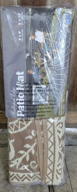 2 Scalloped Edge, Reversible, Indoor/Outdoor Rugs Brand New