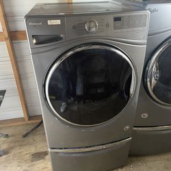 Washer/Dryer With storage