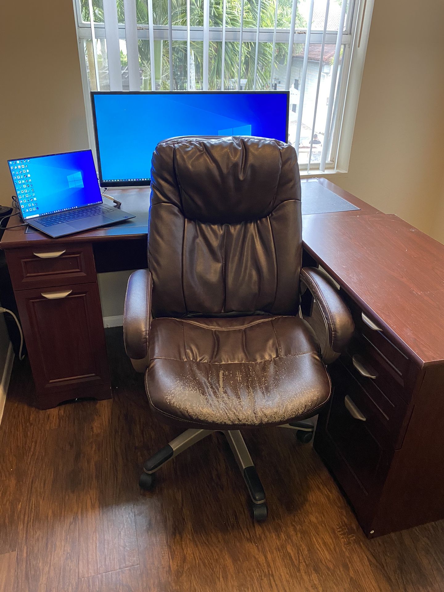 Magellan Performance Collection L Shaped Desk - py6du45
