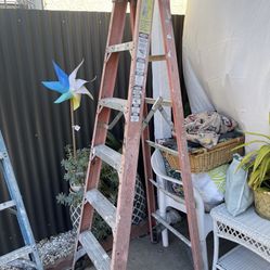 Excellent Condition, 6 Feet Fiberglass Ladders